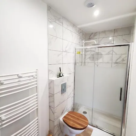 Studio Cosy Bienvenue Chez Elle Saint-Denis-de l'Hotel Exterior photo